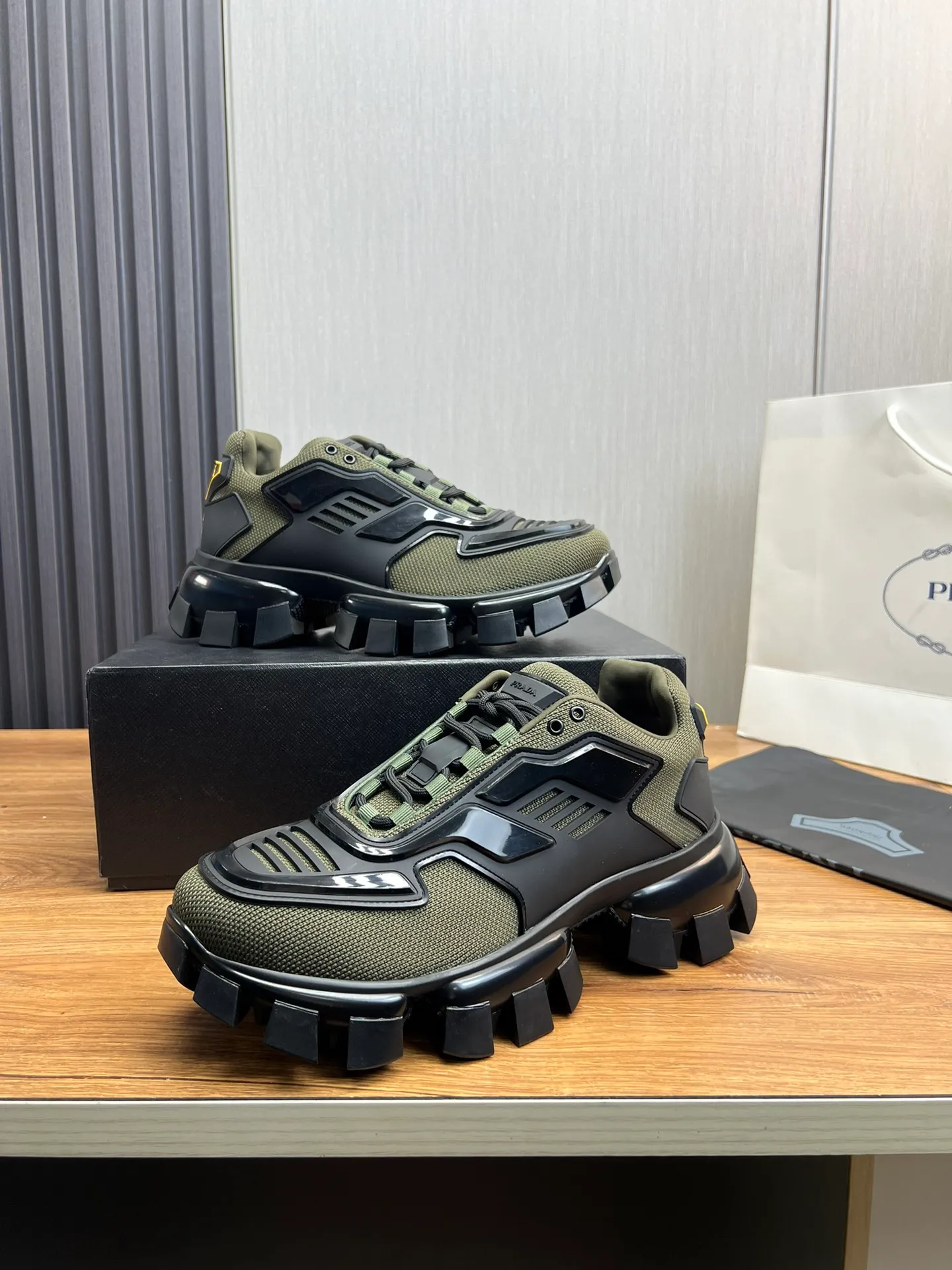 Men's shoes 💰620💰 [PRADA] Popular thick-soled shoes for couples 👩‍❤️‍👨 Available all year round ✔️Official website synchronization Original fly-knit film fabric + cowhide lining, 1⃣️ to 1⃣️ replica, original sole, 36-45 (45 made to order, non-refundable)
